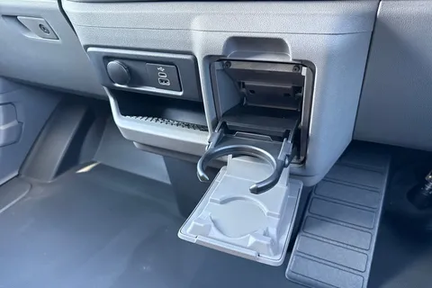 DG75CWC Volkswagen Transporter T32 Kombi Commerce Pro SWB 218 PS 65KWh Electric - Delivery Miles Thumbnail #23