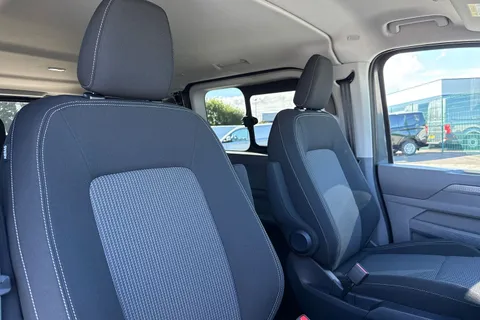 DG75CWC Volkswagen Transporter T32 Kombi Commerce Pro SWB 218 PS 65KWh Electric - Delivery Miles Thumbnail #24