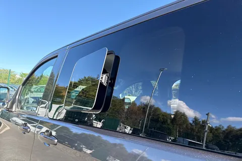 DG75CWC Volkswagen Transporter T32 Kombi Commerce Pro SWB 218 PS 65KWh Electric - Delivery Miles Thumbnail #33