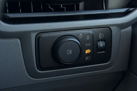 DG75CWC Volkswagen Transporter T32 Kombi Commerce Pro SWB 218 PS 65KWh Electric - Delivery Miles Thumbnail #35