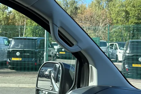 DG75CWC Volkswagen Transporter T32 Kombi Commerce Pro SWB 218 PS 65KWh Electric - Delivery Miles Thumbnail #44