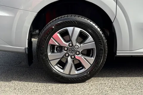 BV75OFL Volkswagen E-Transporter SWB 218PS  65kWh Electric 5 Seats Thumbnail #10