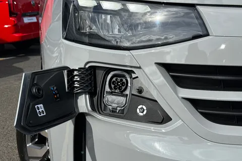 BV75OFL Volkswagen E-Transporter SWB 218PS  65kWh Electric 5 Seats Thumbnail #29