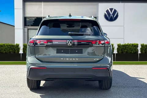  Volkswagen Tiguan 1.5 eTSI MHEV Match DSG Euro 6 (s/s) 5dr Thumbnail #5