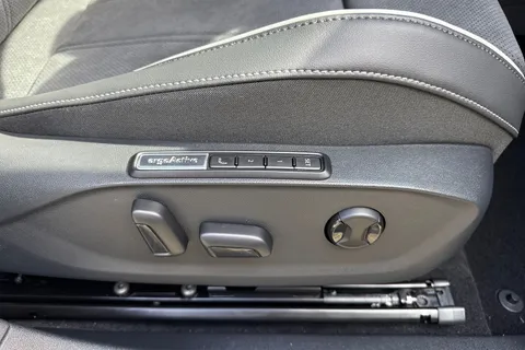  Volkswagen Id.7 Pro 77kWh Match Plus Fastback Auto 5dr Thumbnail #32