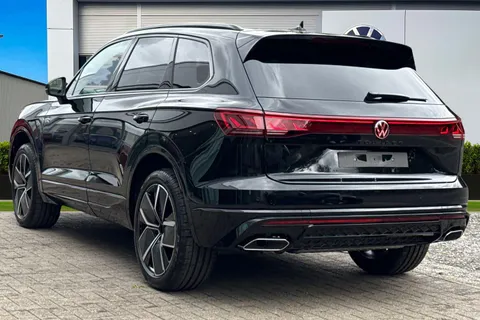  Volkswagen Touareg 3.0 TDI V6 Black Edition Tiptronic 4Motion Euro 6 (s/s) 5dr Thumbnail #3