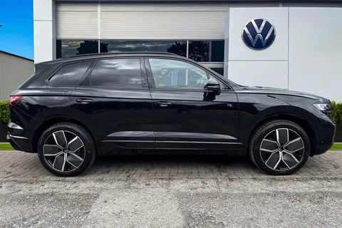  Volkswagen Touareg 3.0 TDI V6 Black Edition Tiptronic 4Motion Euro 6 (s/s) 5dr Thumbnail #4