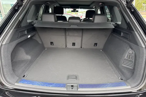  Volkswagen Touareg 3.0 TDI V6 Black Edition Tiptronic 4Motion Euro 6 (s/s) 5dr Thumbnail #7
