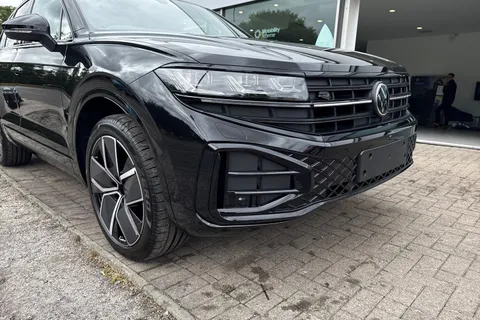  Volkswagen Touareg 3.0 TDI V6 Black Edition Tiptronic 4Motion Euro 6 (s/s) 5dr Thumbnail #9