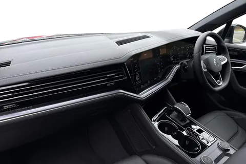  Volkswagen Touareg 3.0 TDI V6 Black Edition Tiptronic 4Motion Euro 6 (s/s) 5dr Thumbnail #15