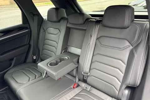  Volkswagen Touareg 3.0 TDI V6 Black Edition Tiptronic 4Motion Euro 6 (s/s) 5dr Thumbnail #19