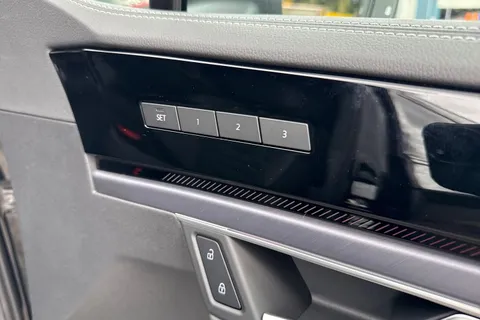  Volkswagen Touareg 3.0 TDI V6 Black Edition Tiptronic 4Motion Euro 6 (s/s) 5dr Thumbnail #33