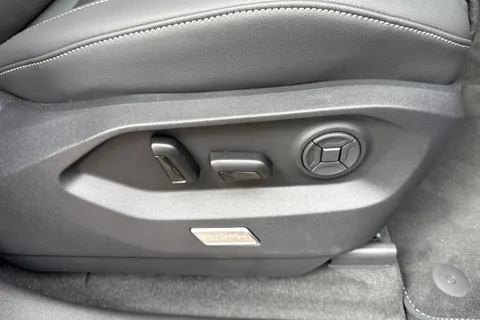  Volkswagen Touareg 3.0 TDI V6 Black Edition Tiptronic 4Motion Euro 6 (s/s) 5dr Thumbnail #34