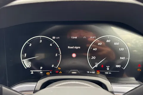  Volkswagen Touareg 3.0 TDI V6 Black Edition Tiptronic 4Motion Euro 6 (s/s) 5dr Thumbnail #36