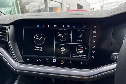  Volkswagen Touareg 3.0 TDI V6 Black Edition Tiptronic 4Motion Euro 6 (s/s) 5dr Thumbnail #43