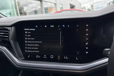  Volkswagen Touareg 3.0 TDI V6 Black Edition Tiptronic 4Motion Euro 6 (s/s) 5dr Thumbnail #45