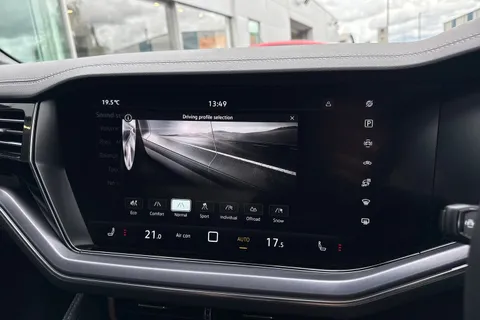  Volkswagen Touareg 3.0 TDI V6 Black Edition Tiptronic 4Motion Euro 6 (s/s) 5dr Thumbnail #49