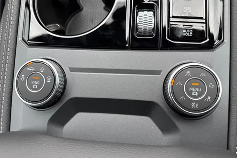  Volkswagen Touareg 3.0 TDI V6 Black Edition Tiptronic 4Motion Euro 6 (s/s) 5dr Thumbnail #50