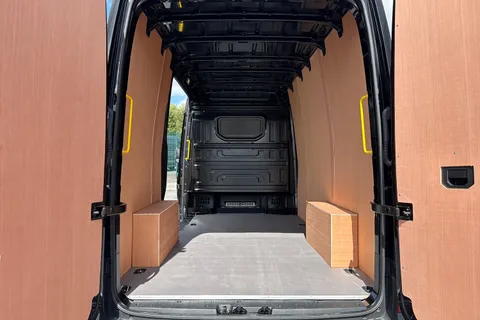 DF25FVV Volkswagen Crafter 2.0 TDI 140PS Commerce Plus High Roof Van Thumbnail #7