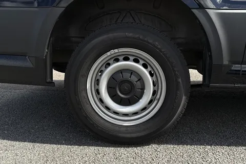 DF25FVV Volkswagen Crafter 2.0 TDI 140PS Commerce Plus High Roof Van Thumbnail #11