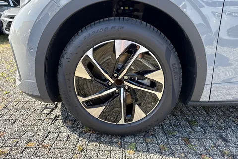 Volkswagen ID.5 Pro 77kWh Match Auto 5dr Thumbnail #10