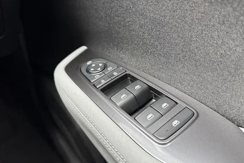 DS25TTF BYD Dolphin Surf 43.2kWh Boost Auto 5dr Thumbnail #34