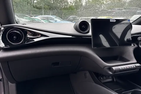 14 of 56 for BYD DOLPHIN 150kW Comfort 60.4kWh Auto