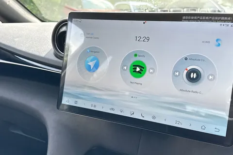  BYD Dolphin 60.48kWh Design Auto 5dr Thumbnail #12