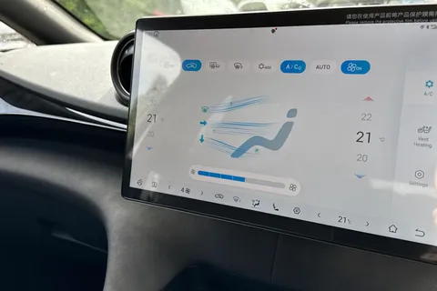  BYD Dolphin 60.48kWh Design Auto 5dr Thumbnail #19