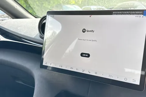  BYD Dolphin 60.48kWh Design Auto 5dr Thumbnail #39