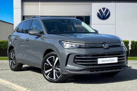 KR74ASV Volkswagen Tiguan 2.0 TDI Elegance 5dr DSG ⭐Infotainment Pack Plus, Panoramic Sunroof⭐ Thumbnail #2