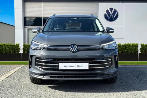 KR74ASV Volkswagen Tiguan 2.0 TDI Elegance 5dr DSG ⭐Infotainment Pack Plus, Panoramic Sunroof⭐ Thumbnail #6