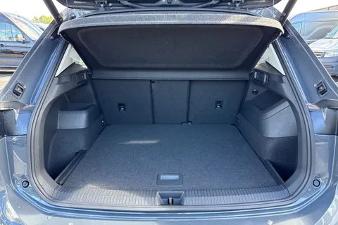 KR74ASV Volkswagen Tiguan 2.0 TDI Elegance 5dr DSG ⭐Infotainment Pack Plus, Panoramic Sunroof⭐ Thumbnail #7