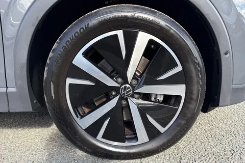 KR74ASV Volkswagen Tiguan 2.0 TDI Elegance 5dr DSG ⭐Infotainment Pack Plus, Panoramic Sunroof⭐ Thumbnail #10