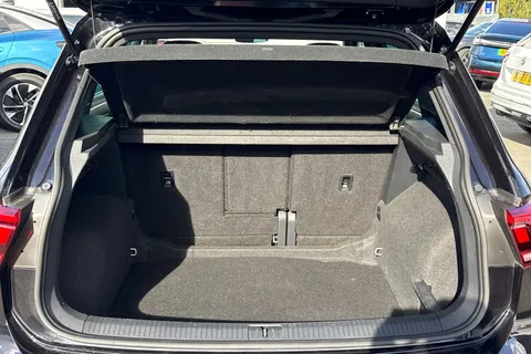 WJ24PDY Volkswagen Tiguan 2.0 TDI R-Line Edition DSG | Sport Suspension | Heated Seats | Driver Assis Thumbnail #7