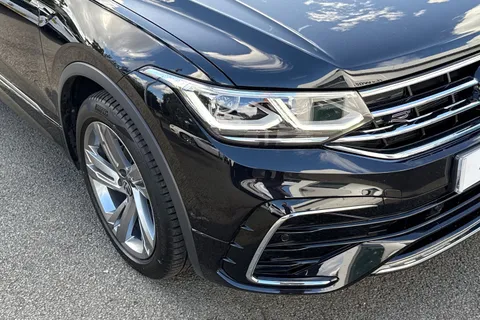 WJ24PDY Volkswagen Tiguan 2.0 TDI R-Line Edition DSG | Sport Suspension | Heated Seats | Driver Assis Thumbnail #9