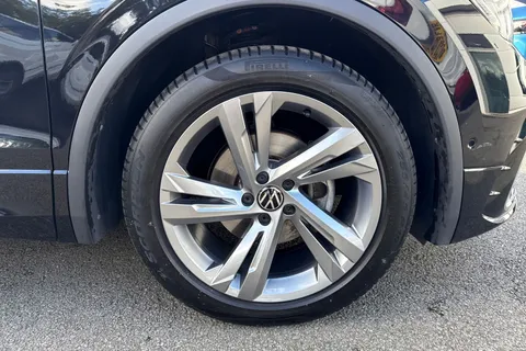 WJ24PDY Volkswagen Tiguan 2.0 TDI R-Line Edition DSG | Sport Suspension | Heated Seats | Driver Assis Thumbnail #10