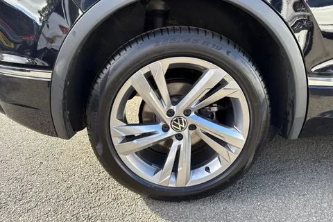 WJ24PDY Volkswagen Tiguan 2.0 TDI R-Line Edition DSG | Sport Suspension | Heated Seats | Driver Assis Thumbnail #11