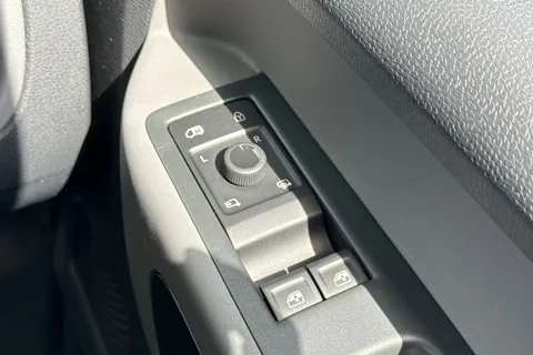 41 of 59 for Volkswagen Cargo Commerce SWB 286 PS 77 kWh - Delivery Mileage