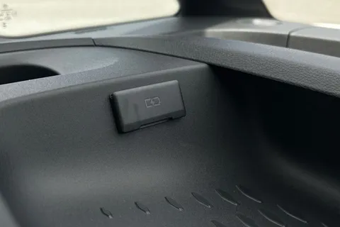 44 of 59 for Volkswagen Cargo Commerce SWB 286 PS 77 kWh - Delivery Mileage