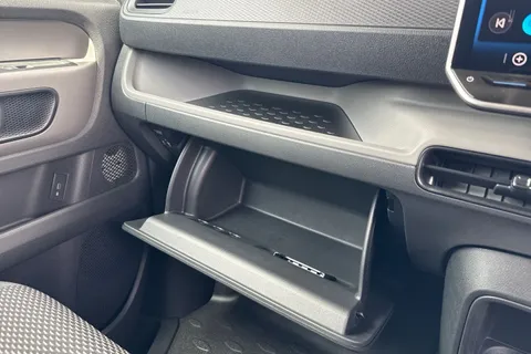 45 of 59 for Volkswagen Cargo Commerce SWB 286 PS 77 kWh - Delivery Mileage