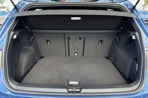 DA25OGZ Volkswagen Golf 1.5 TSI 150 R-Line 5dr **18' LEEDS ALLOYS + PAN ROOF** Thumbnail #7