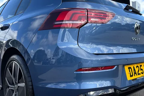 DA25OGZ Volkswagen Golf 1.5 TSI 150 R-Line 5dr **18' LEEDS ALLOYS + PAN ROOF** Thumbnail #8