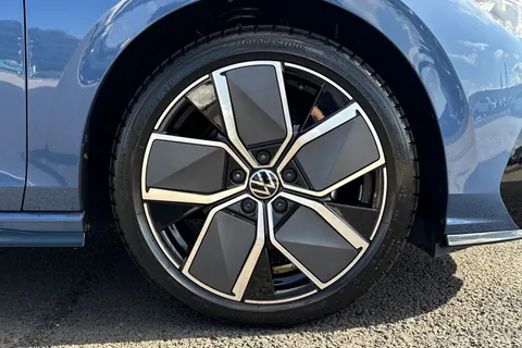 DA25OGZ Volkswagen Golf 1.5 TSI 150 R-Line 5dr **18' LEEDS ALLOYS + PAN ROOF** Thumbnail #10