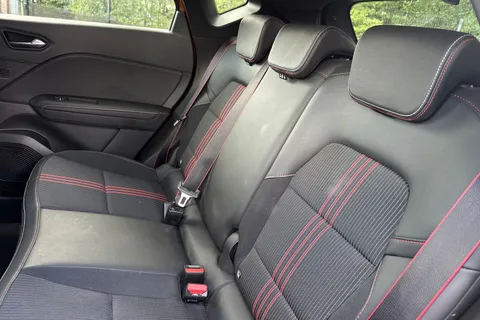 19 of 49 for RENAULT CAPTUR 1.3 Mild hybrid 140 R.S. Line 5dr