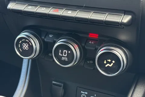 22 of 49 for RENAULT CAPTUR 1.3 Mild hybrid 140 R.S. Line 5dr