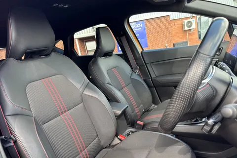 24 of 49 for RENAULT CAPTUR 1.3 Mild hybrid 140 R.S. Line 5dr