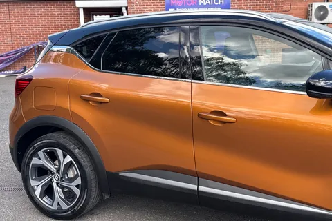 29 of 49 for RENAULT CAPTUR 1.3 Mild hybrid 140 R.S. Line 5dr