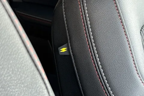 31 of 49 for RENAULT CAPTUR 1.3 Mild hybrid 140 R.S. Line 5dr