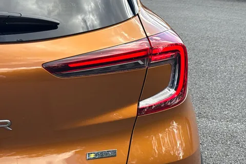 33 of 49 for RENAULT CAPTUR 1.3 Mild hybrid 140 R.S. Line 5dr